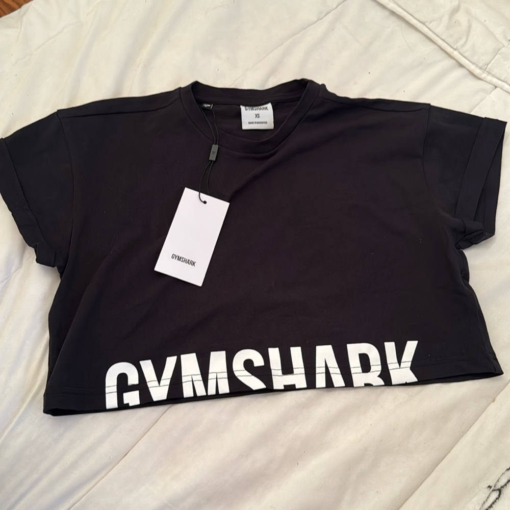 NWT Gym shark cropped tee